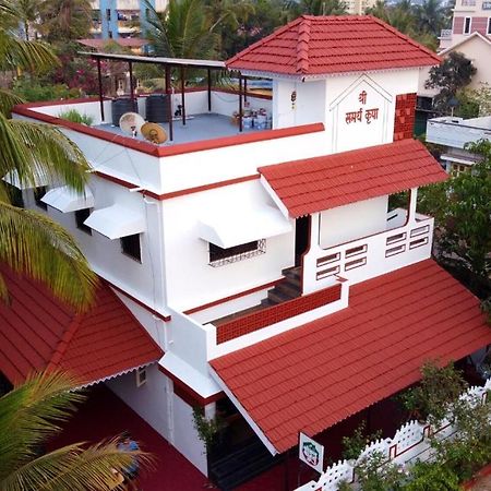 Gayatri Homestay Ратнаґірі Екстер'єр фото