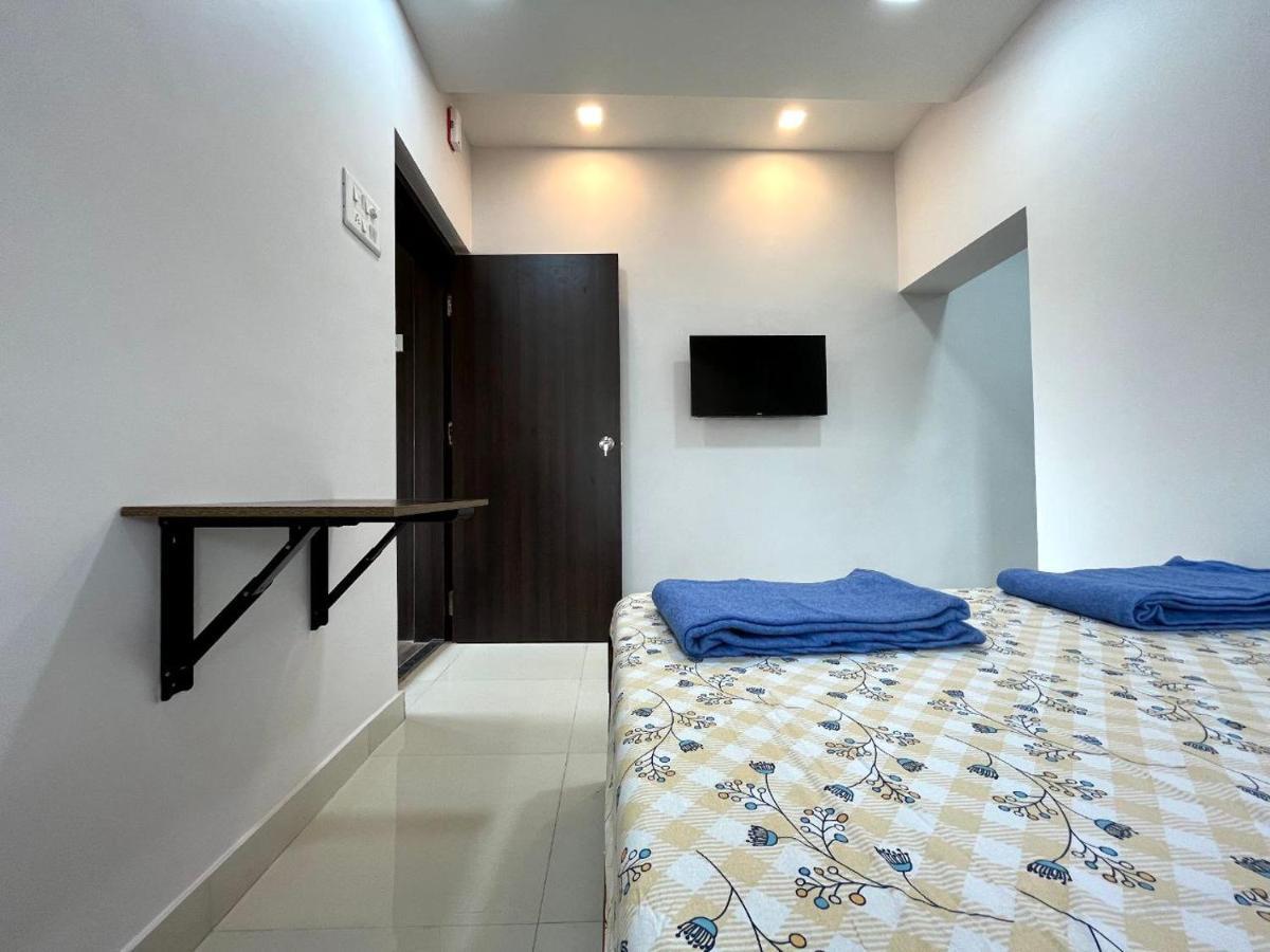 Gayatri Homestay Ратнаґірі Екстер'єр фото