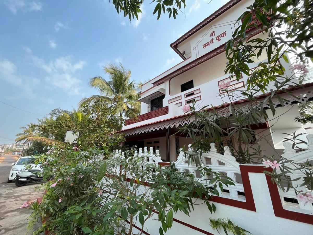 Gayatri Homestay Ратнаґірі Екстер'єр фото