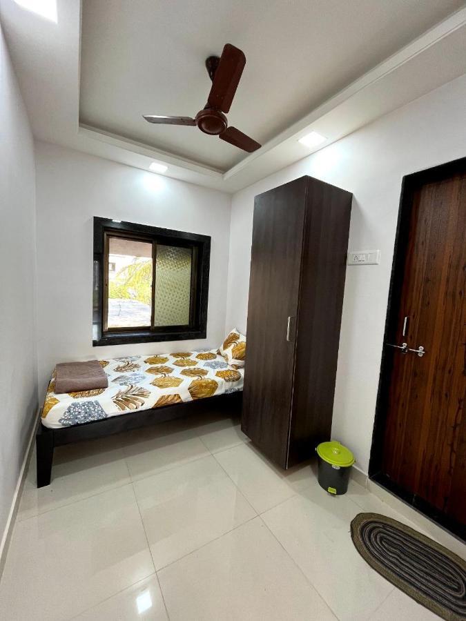Gayatri Homestay Ратнаґірі Екстер'єр фото