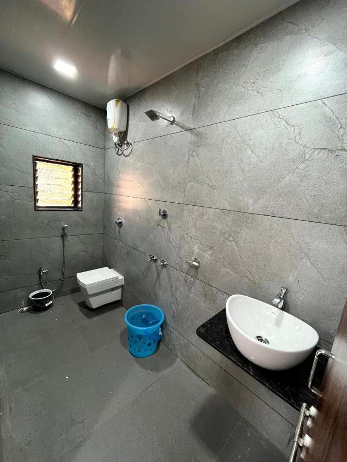 Gayatri Homestay Ратнаґірі Екстер'єр фото