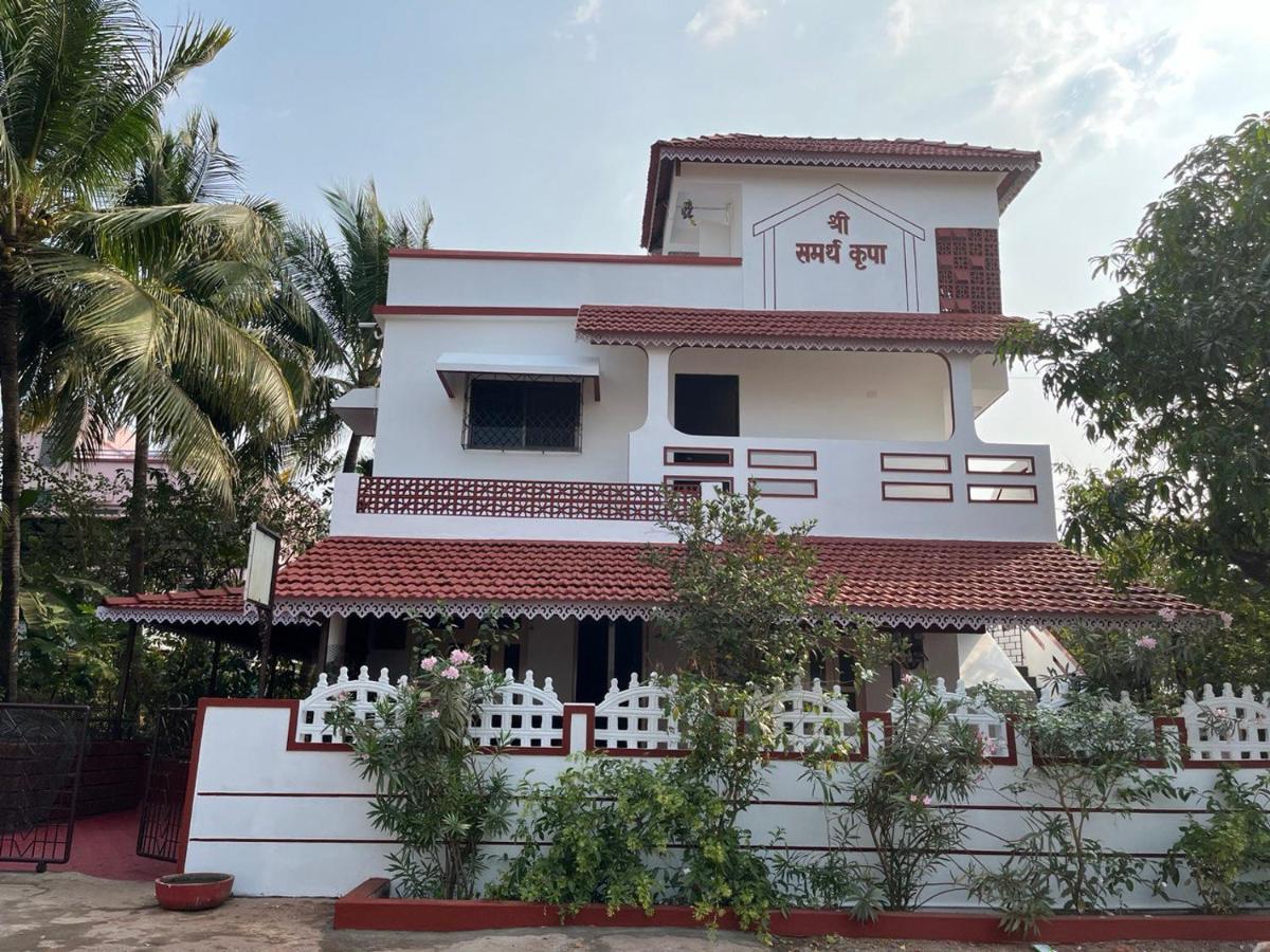 Gayatri Homestay Ратнаґірі Екстер'єр фото