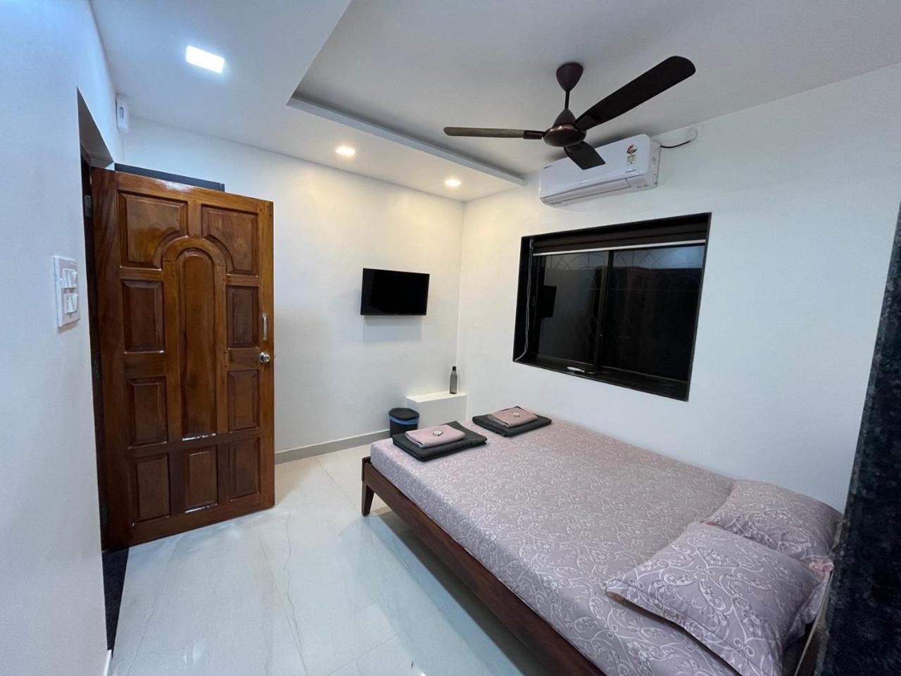 Gayatri Homestay Ратнаґірі Екстер'єр фото