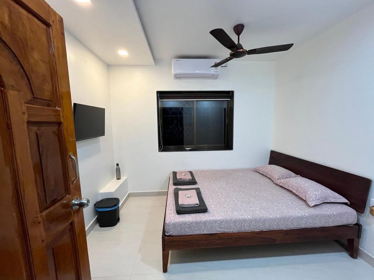 Gayatri Homestay Ратнаґірі Екстер'єр фото